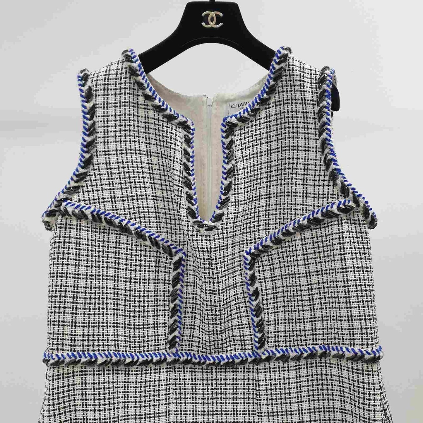 CHANEL White Blue Sleeveless Chevron Trim Shift Silver Tweed Dress Sz.46 Pre-owned