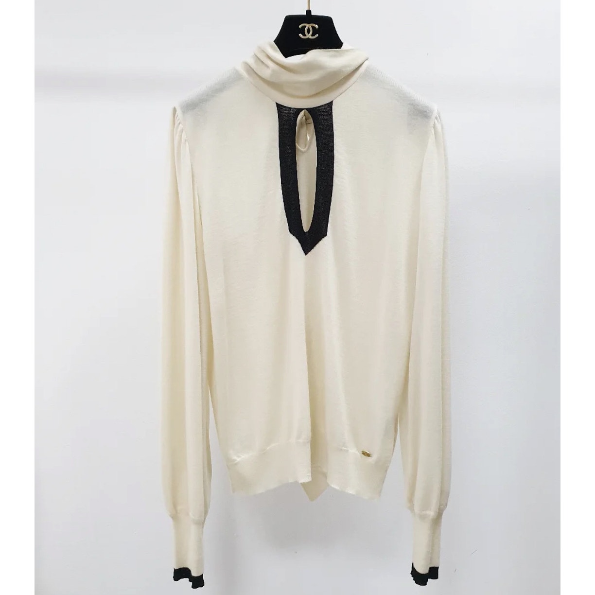 Elegant Chanel Cashmere Tie-Neck Blouse - Size L (FR44) Pre-owned