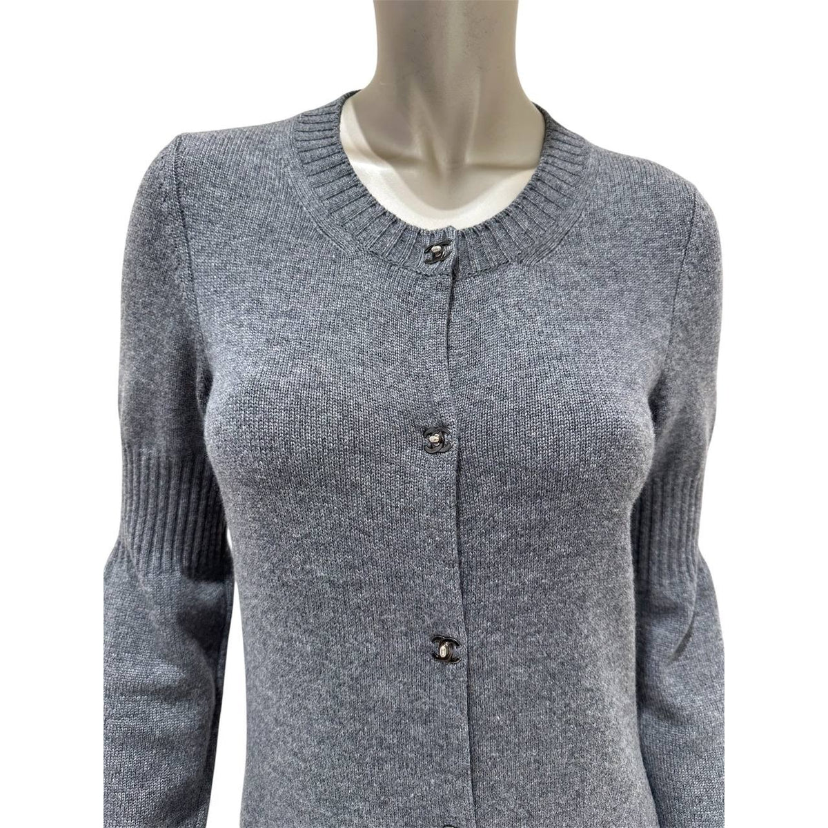 Chanel 100% Cashmere  CC Turn Lock Gray Long Cardigan Sz.38 Pre-owned