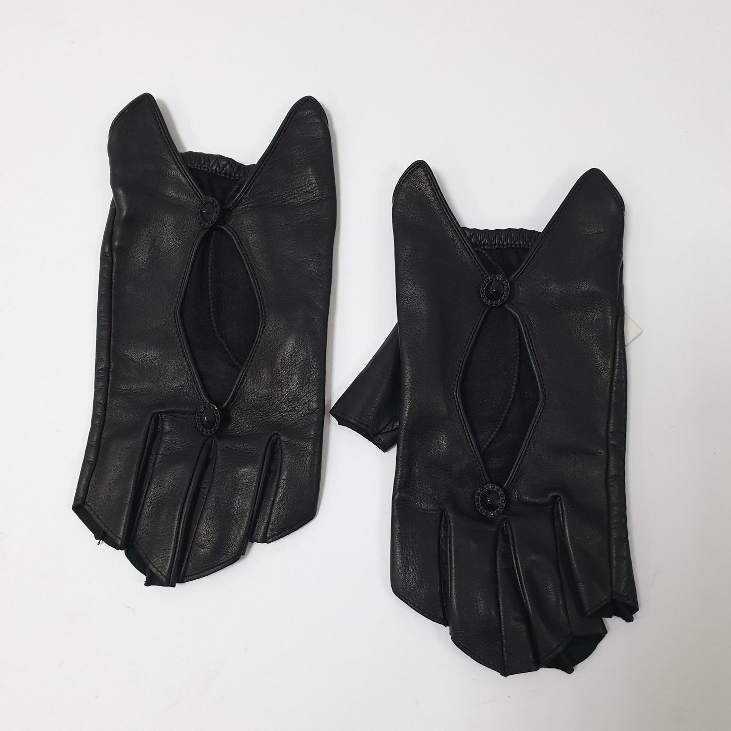 Elegant Chanel Black Leather Mittens - Size 8 Pre-owned