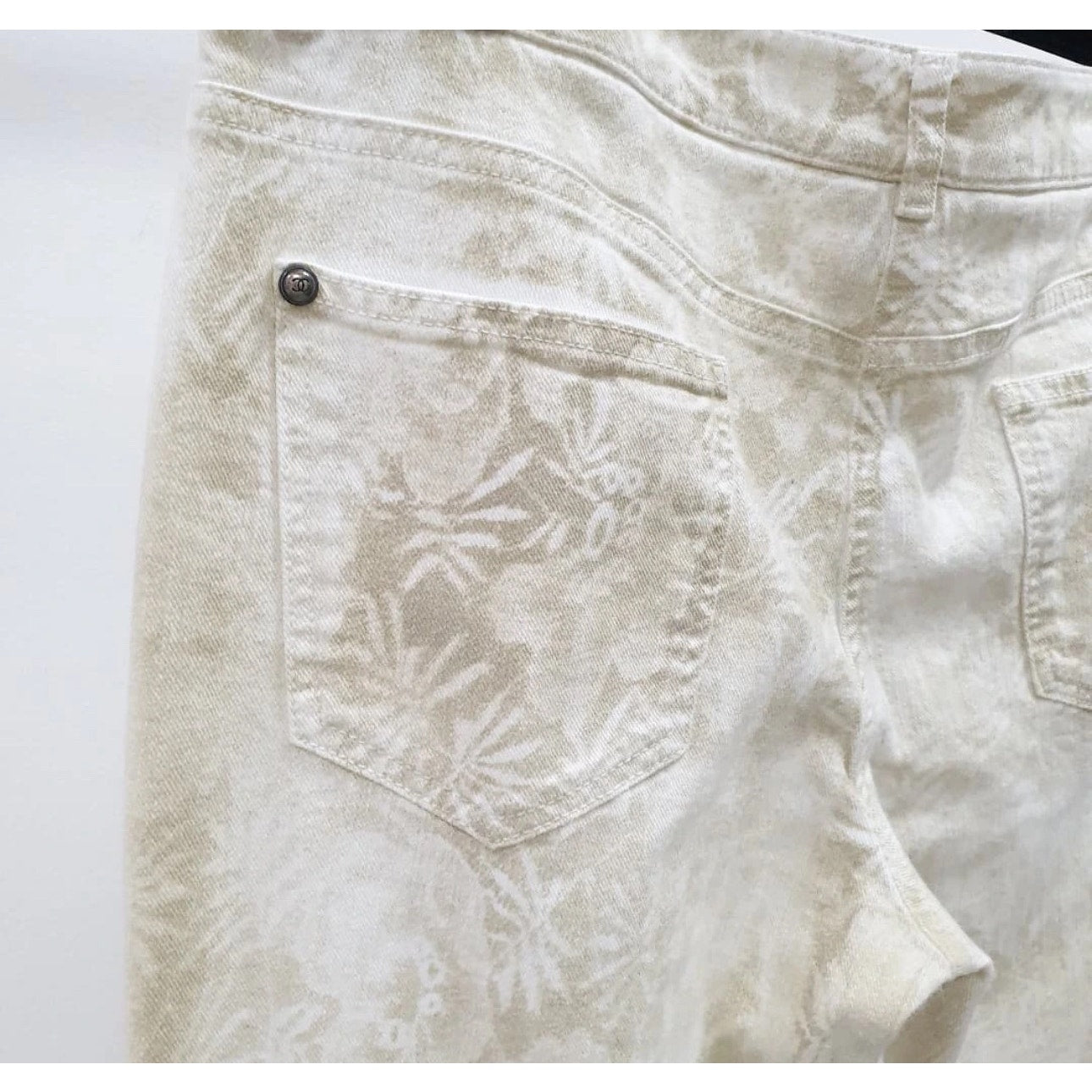 CHANEL Camélias Print Jeans Sz.44 Pre-owned