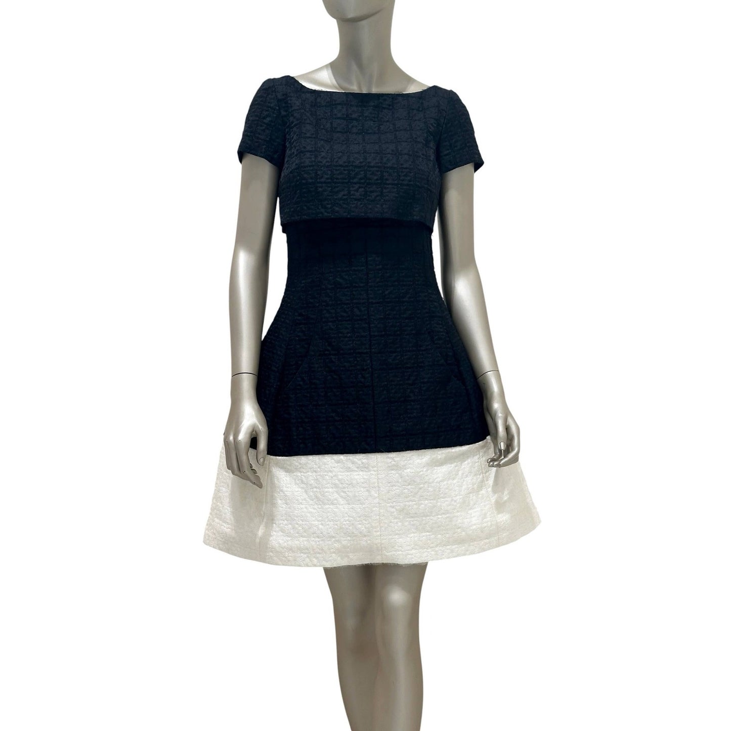 Chanel 10S Black & White Chic Close-Fit Dress FR36 S Pre-owned