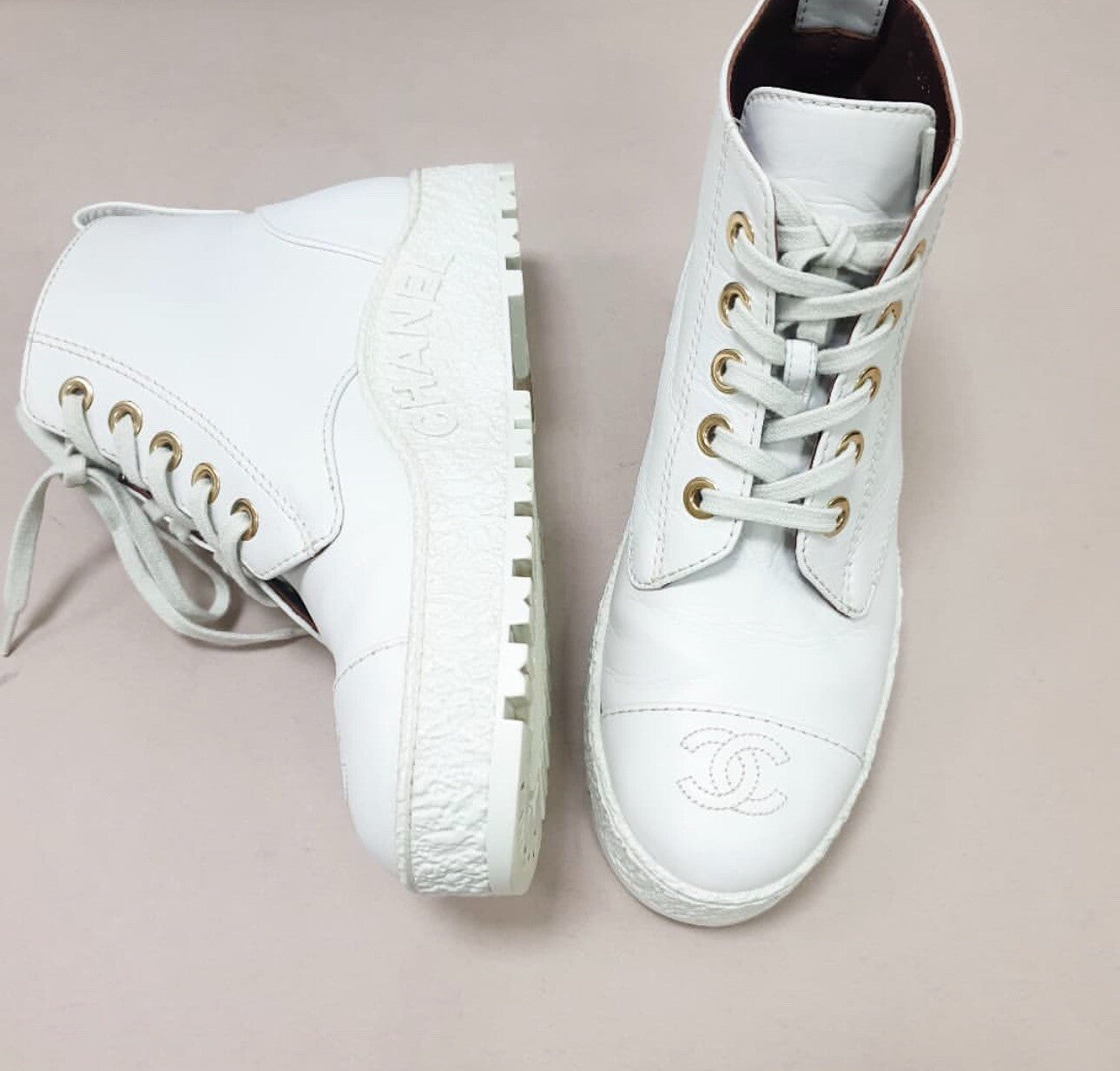 Chanel White Leather Lace Up Ankle Boots Booties Sz.37