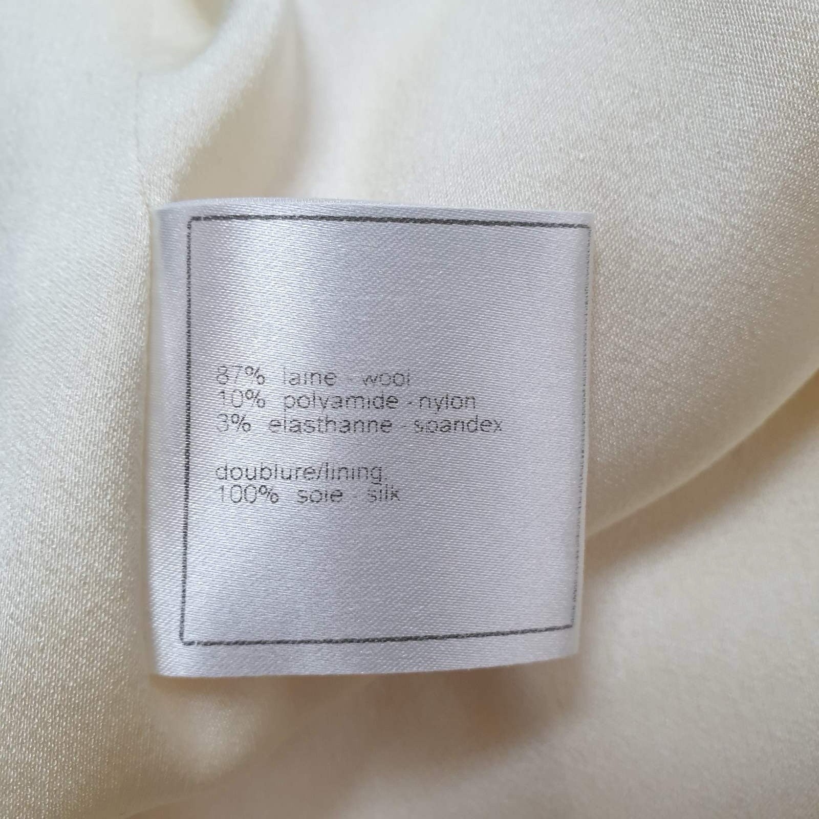 CHANEL 07P ECRU RAW TRIM CC LOGO BUTTON JACKET BLAZER Sz.42