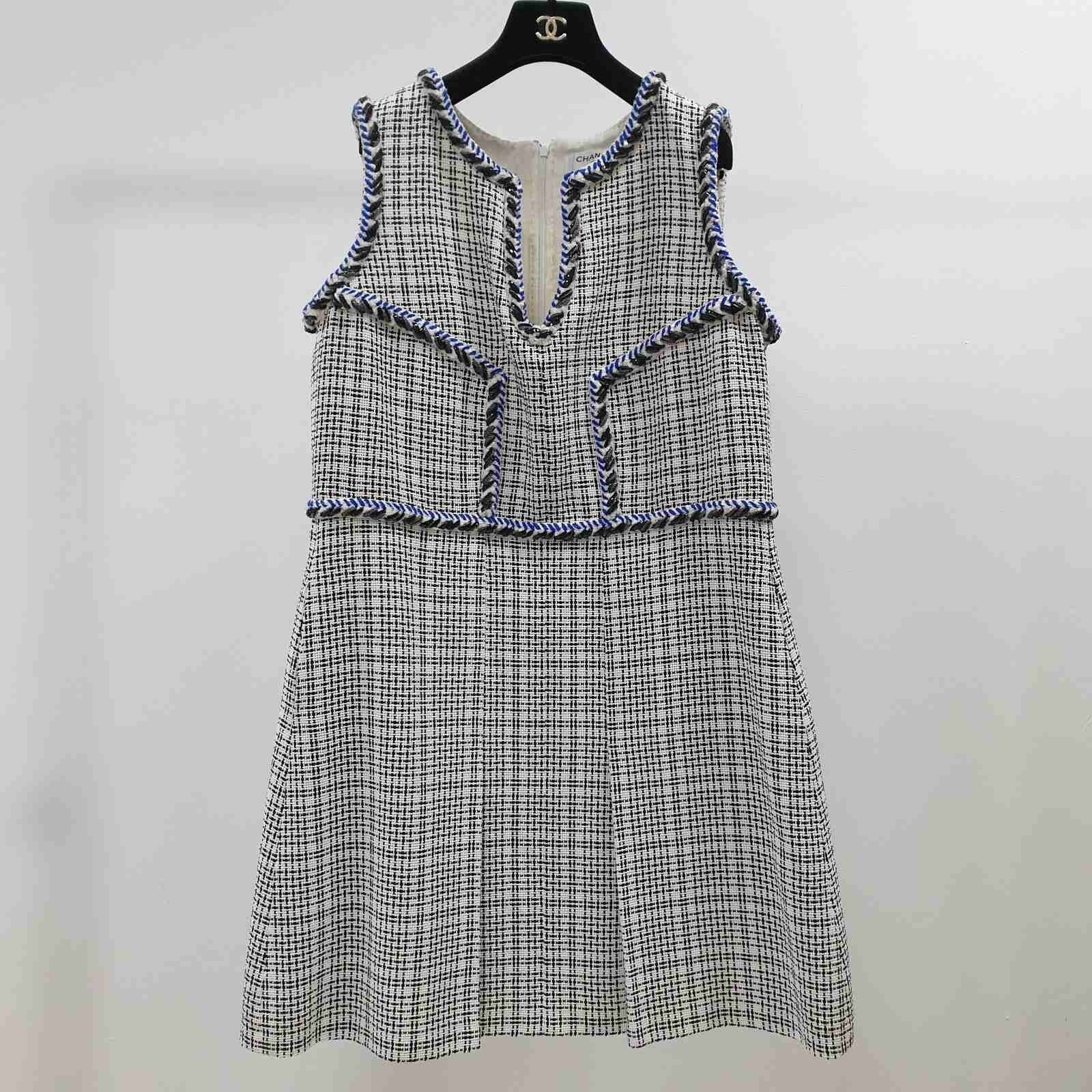 CHANEL White Blue Sleeveless Chevron Trim Shift Silver Tweed Dress  Sz.46