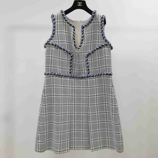 CHANEL White Blue Sleeveless Chevron Trim Shift Silver Tweed Dress  Sz.46