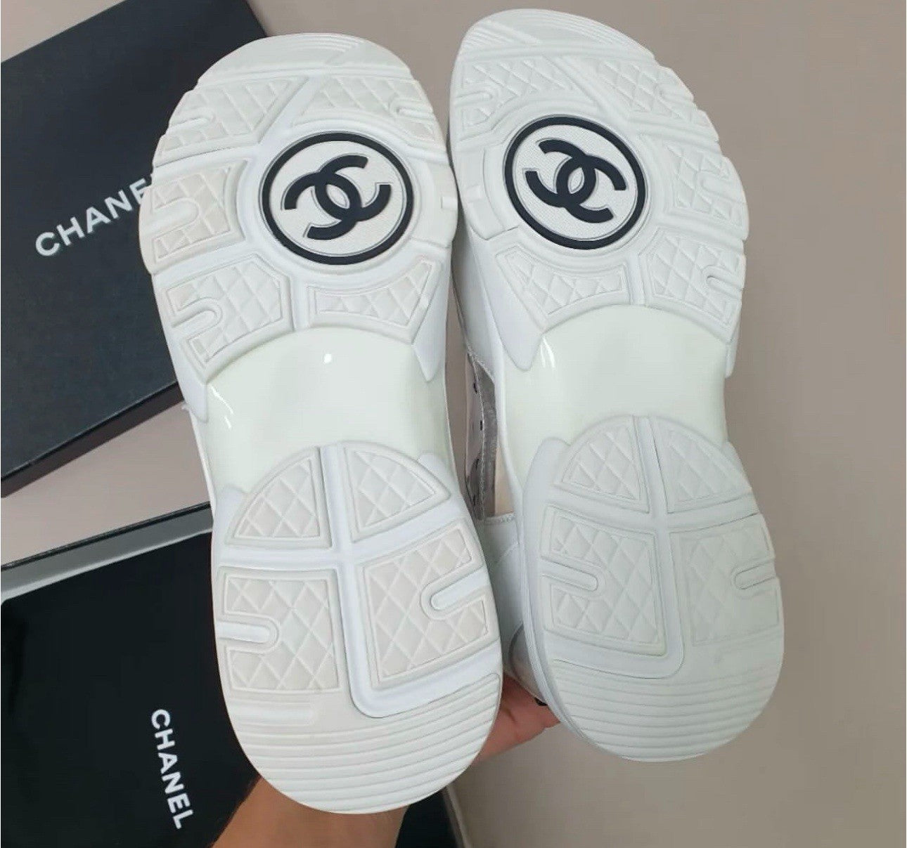 NWB Chanel 2018 White CC Low-Top Sneakers Trainers Shoes  Sz.40