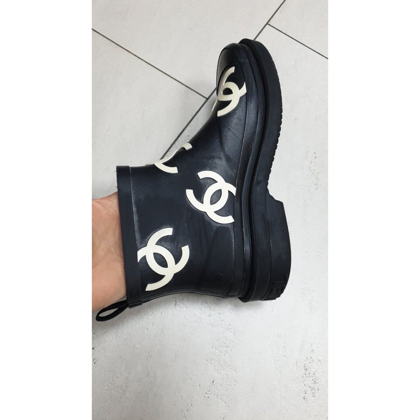 Chanel Black RubberInterlocking CC Logo  Rain Boots Sz 37 Pre-owned
