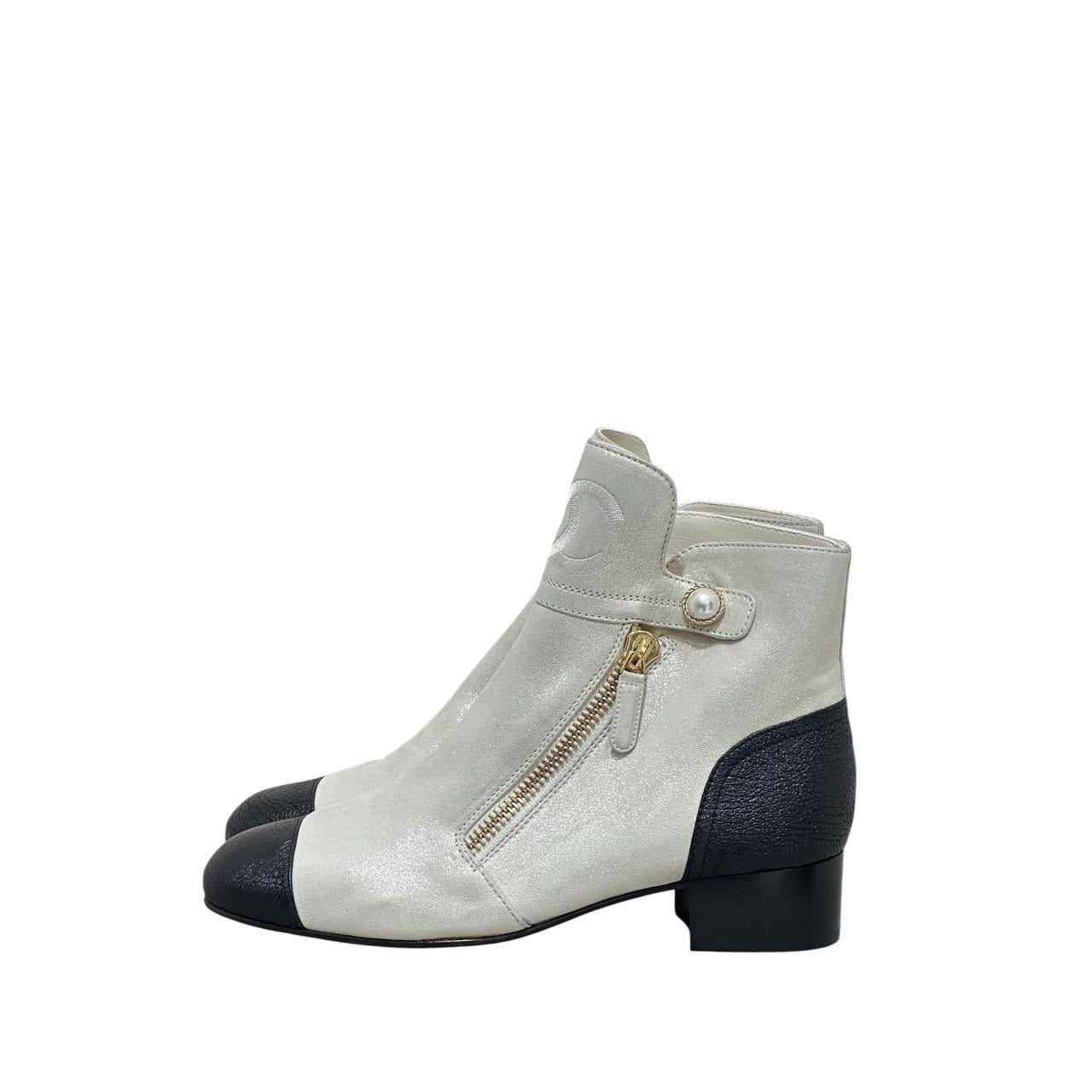 NWB Chanel Rare Cream, Black Gold PearlAnkle Boots Sz.40