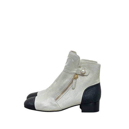 NWB Chanel Rare Cream, Black Gold PearlAnkle Boots Sz.40