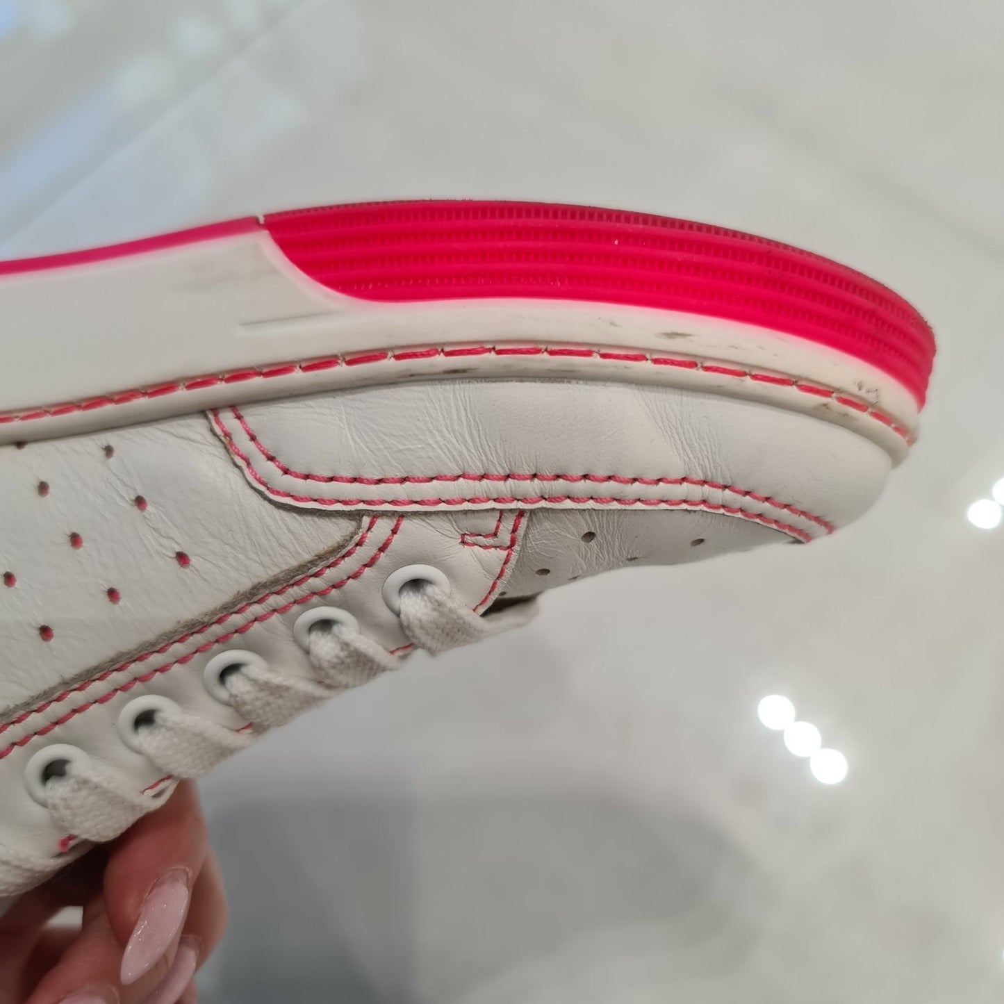 Chic Chanel White Calfskin Low-Top CC Logo Sneakers Size 36 pre-owned