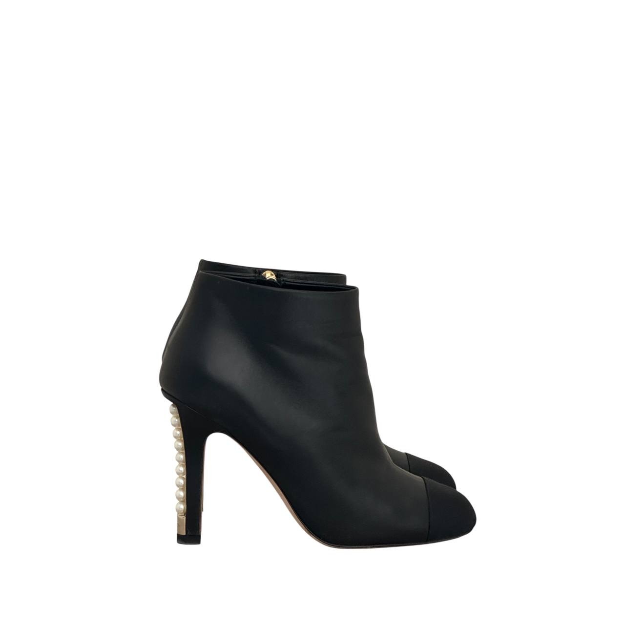 Chanel Black Leather Pearl Heel Ankle Boots Sz 38.5 Pre-owned