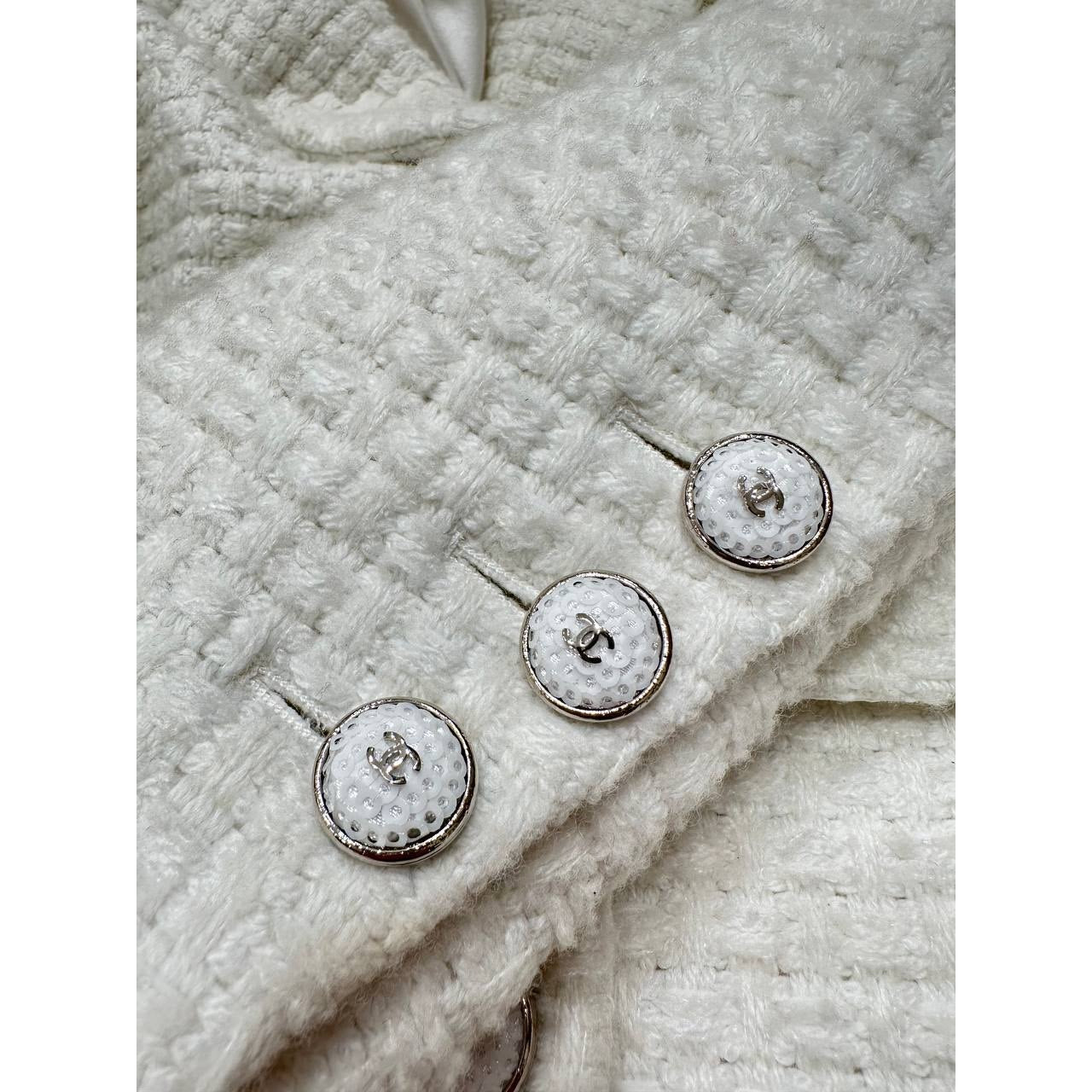 Chanel 2021 White Tweed Double-Breasted Blazer - Size 38/M Pre-owned