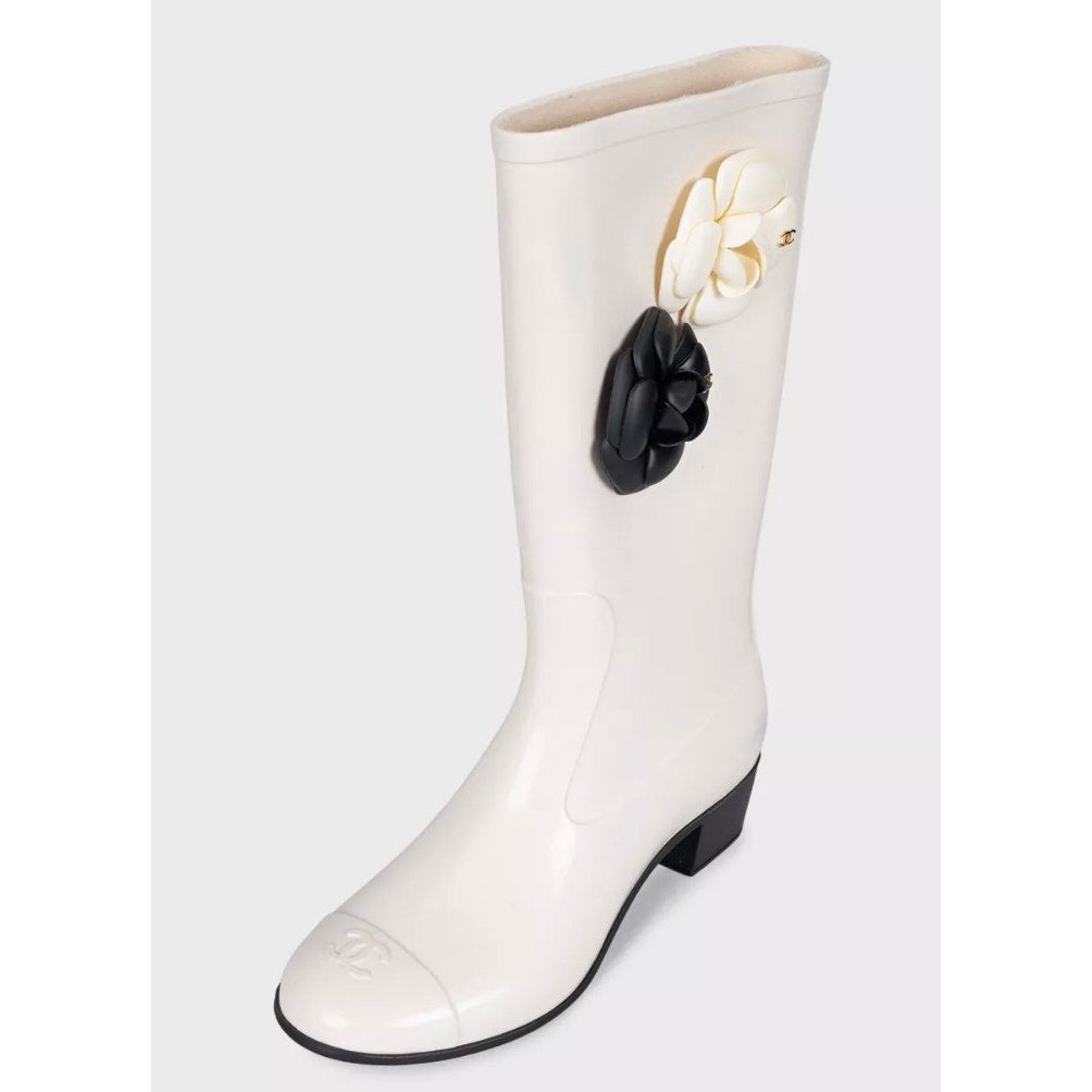 Chic Chanel White Rubber Boots Size 36 Pre-owned