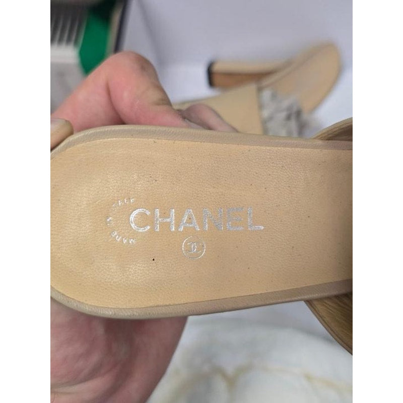 Chanel Beige & Black Leather Mules Size 40 Pre-owned