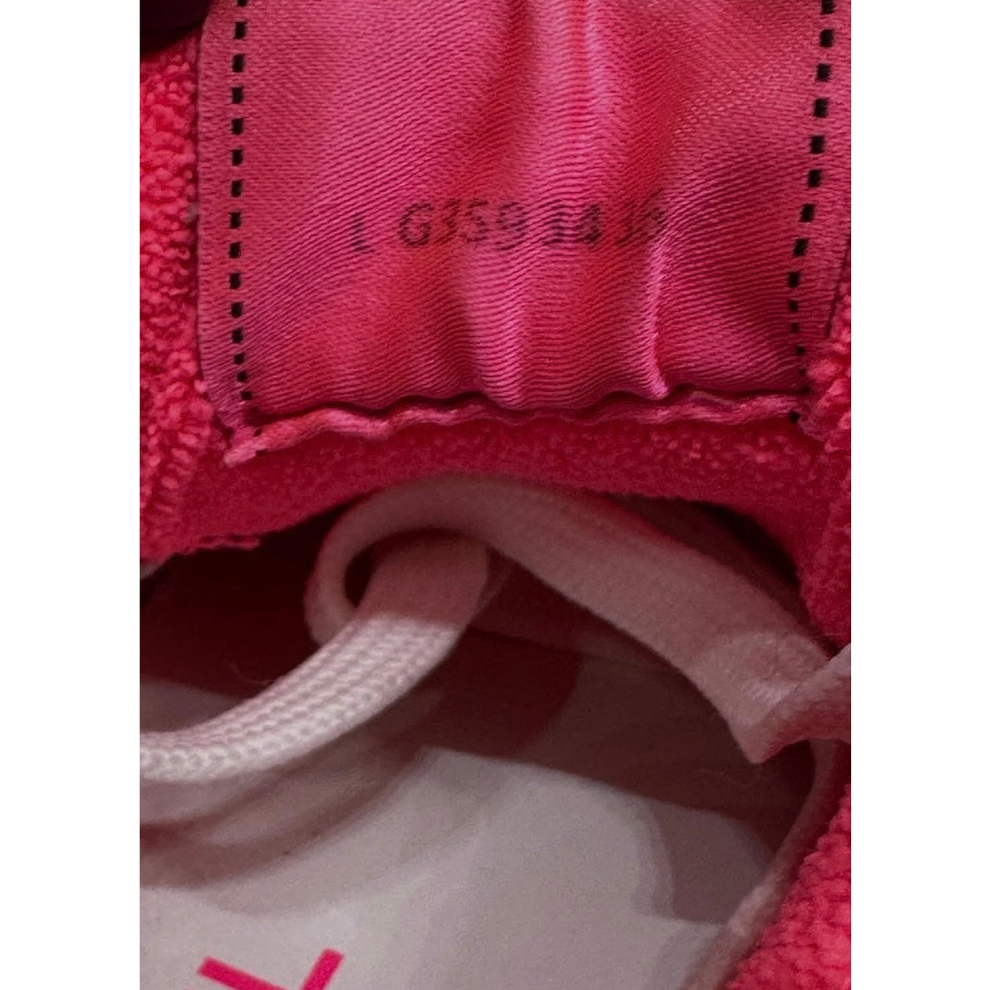 Chic Chanel White Calfskin Low-Top CC Logo Sneakers Size 36 pre-owned