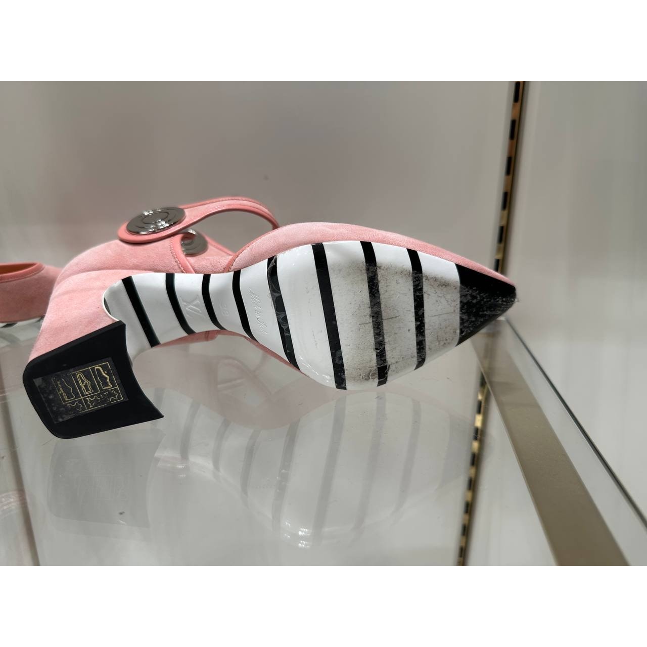 Louis Vuitton Pink Suede LV Circle Pumps EU 38  Pre-owned
