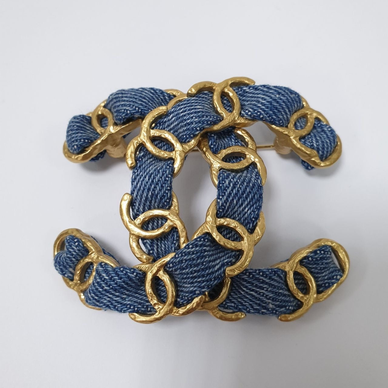 Chanel CC Denim Gold-Tone Chain Detail Brooch Pre-owned