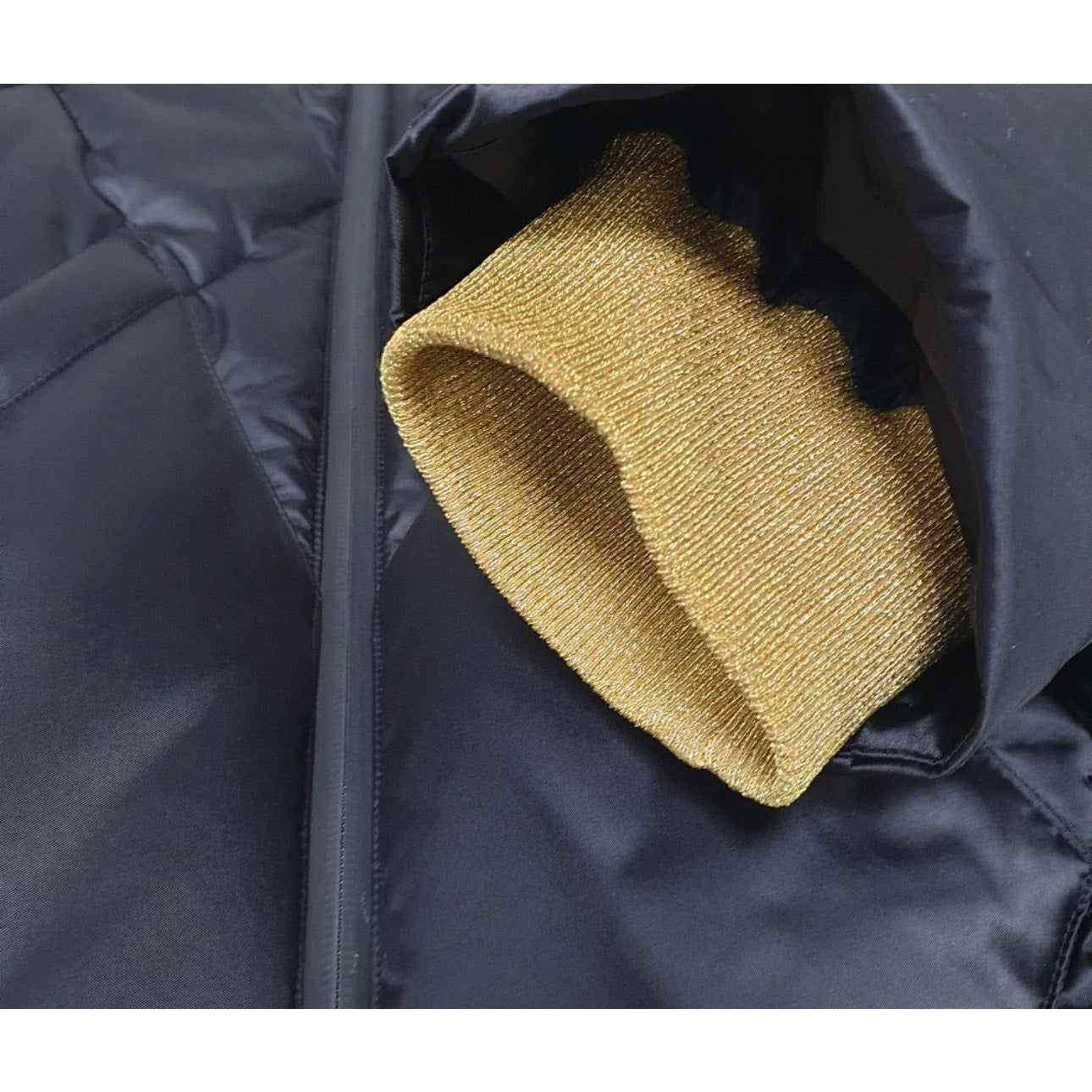 Chanel 2017-2018 Black Nylon Down Jacket - Size 38 Pre-owned