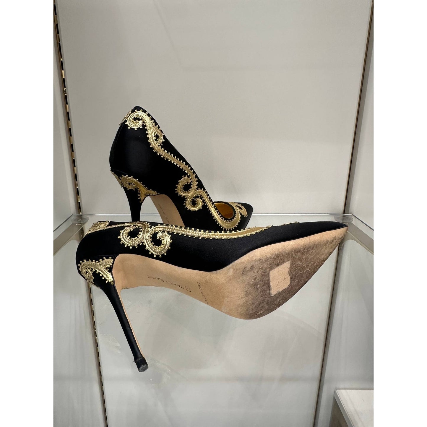 Manolo Blahnik Black & Gold Paisley Satin Pumps - Size 39 Pre-owned