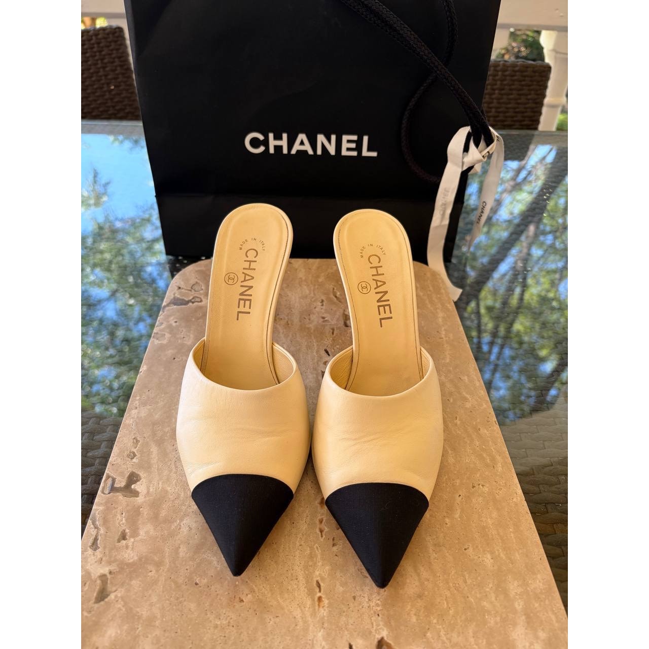 Chanel 2016 Cream Serpent Pearl Mules Sz.38.5 Pre-owned