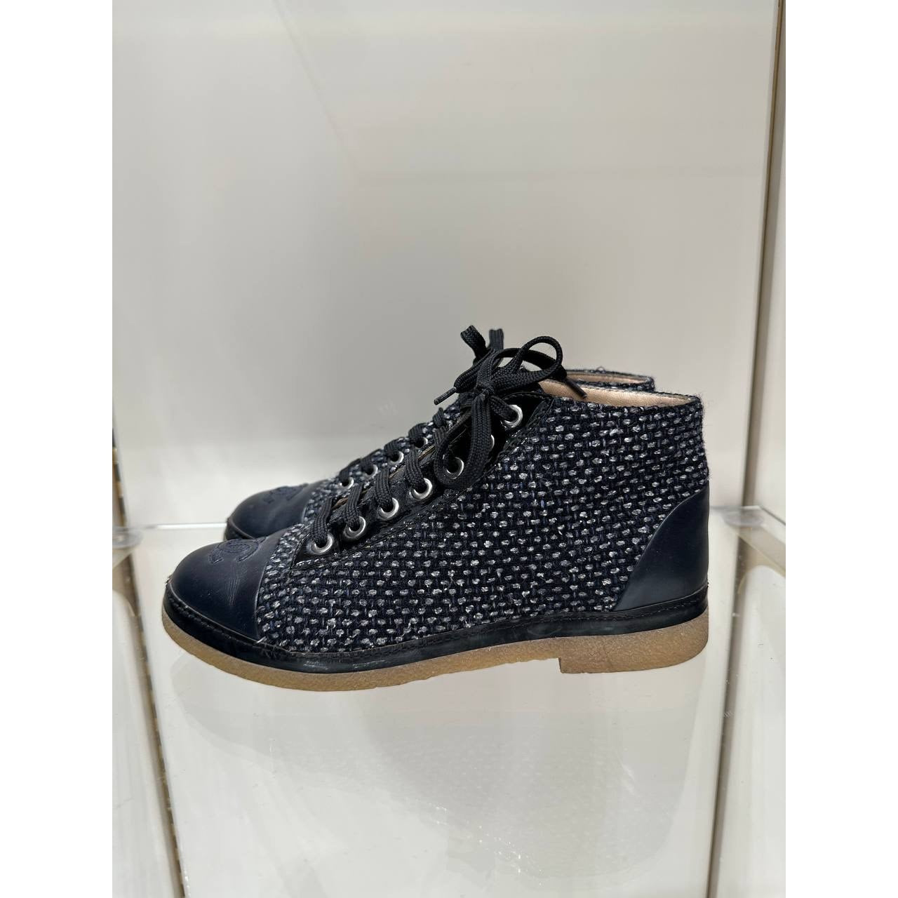 Chanel Tweed & Leather High-Top Sneaker Sz.36,5 Pre-owned