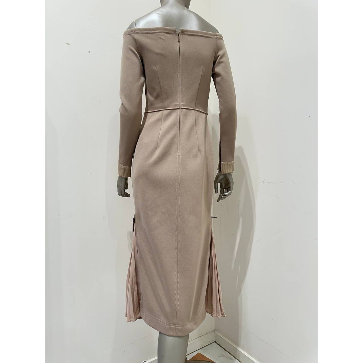 Fendi 2018 Beige Off-Shoulder Midi Dress Sz.42 Pre-owned