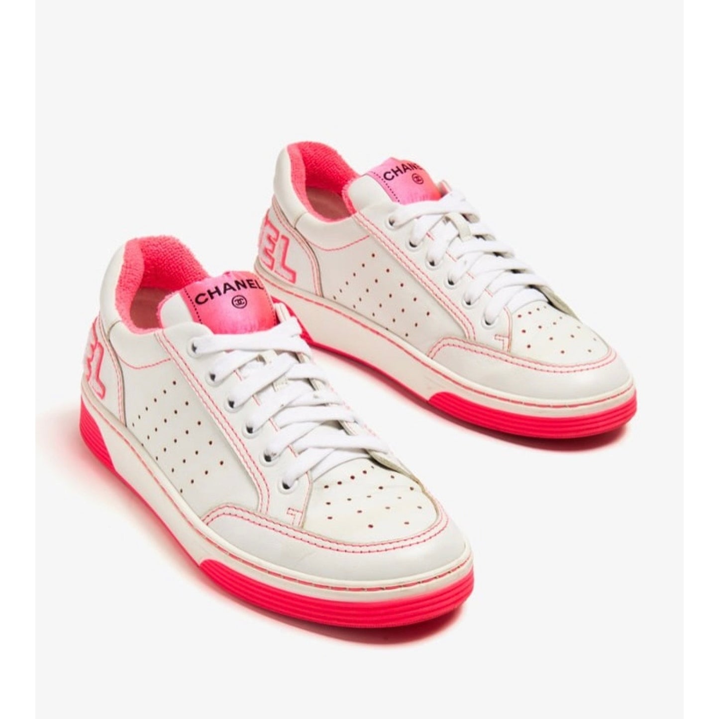 Chic Chanel White Calfskin Low-Top CC Logo Sneakers Size 36 pre-owned