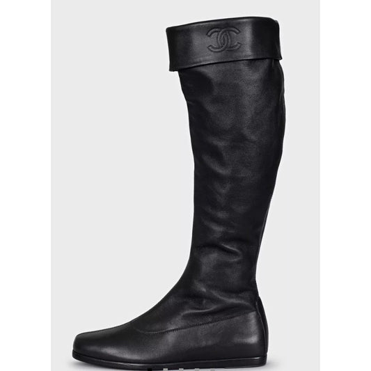 NWOB CHANEL Black Leather Flat Boots - EU 35.5 Pre-owned