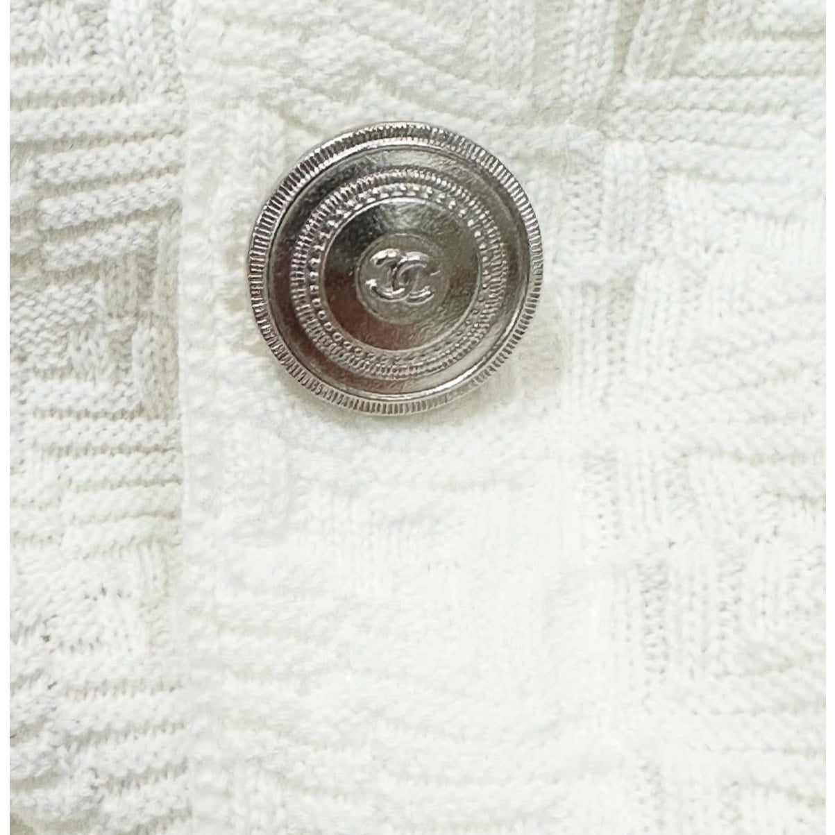 Chanel White Textured Knit Cardigan  Skirt Suit Sz.36  pre-owned