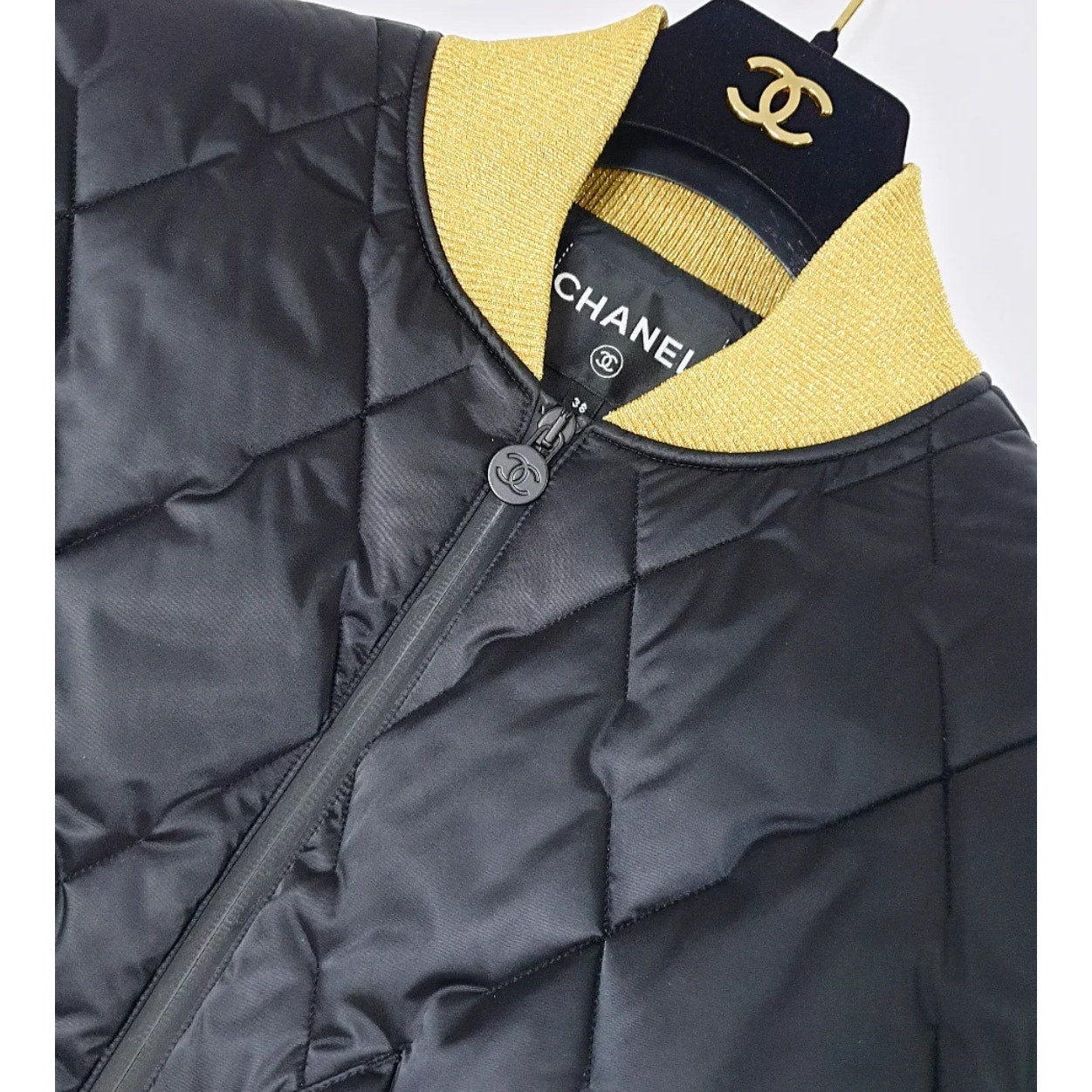 Chanel 2017-2018 Black Nylon Down Jacket - Size 38 Pre-owned