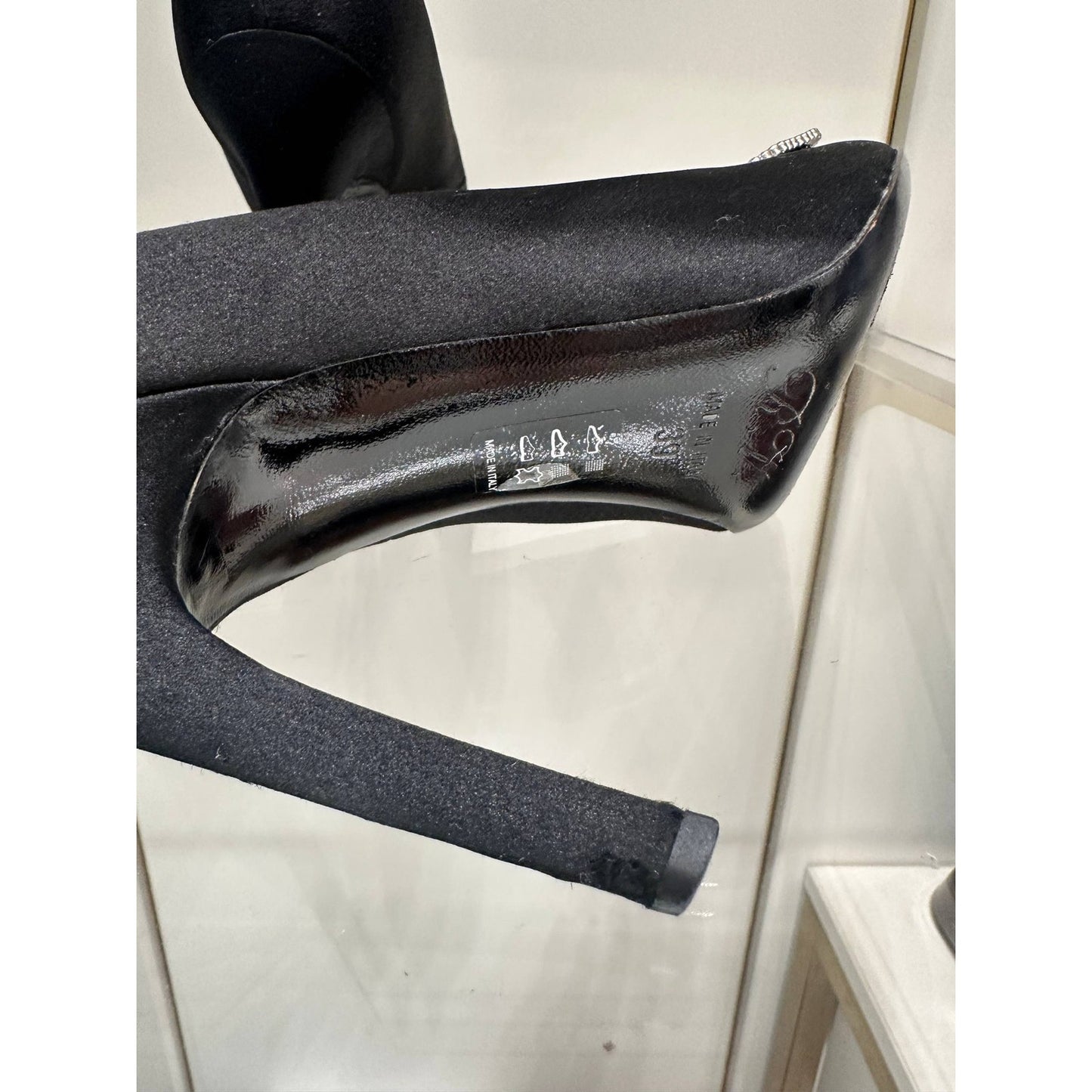 Roger Vivier Black Satin Crystal Buckle Heels Sz.39 pre-owned