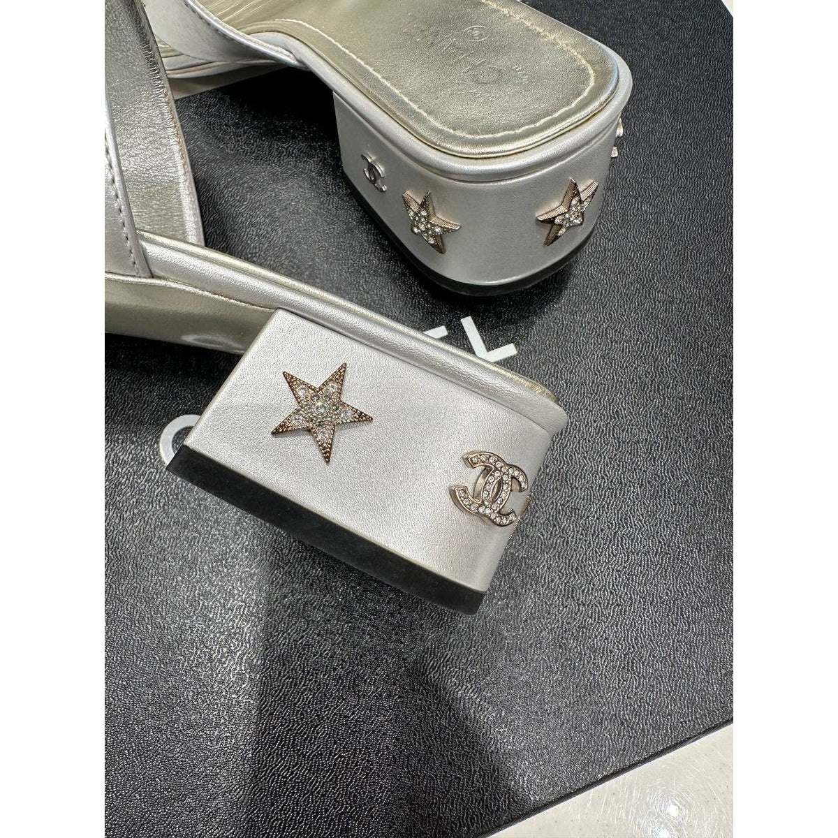 Chanel Silver Leather Star Crystal Mule Sandals EU 39 Pre-owned