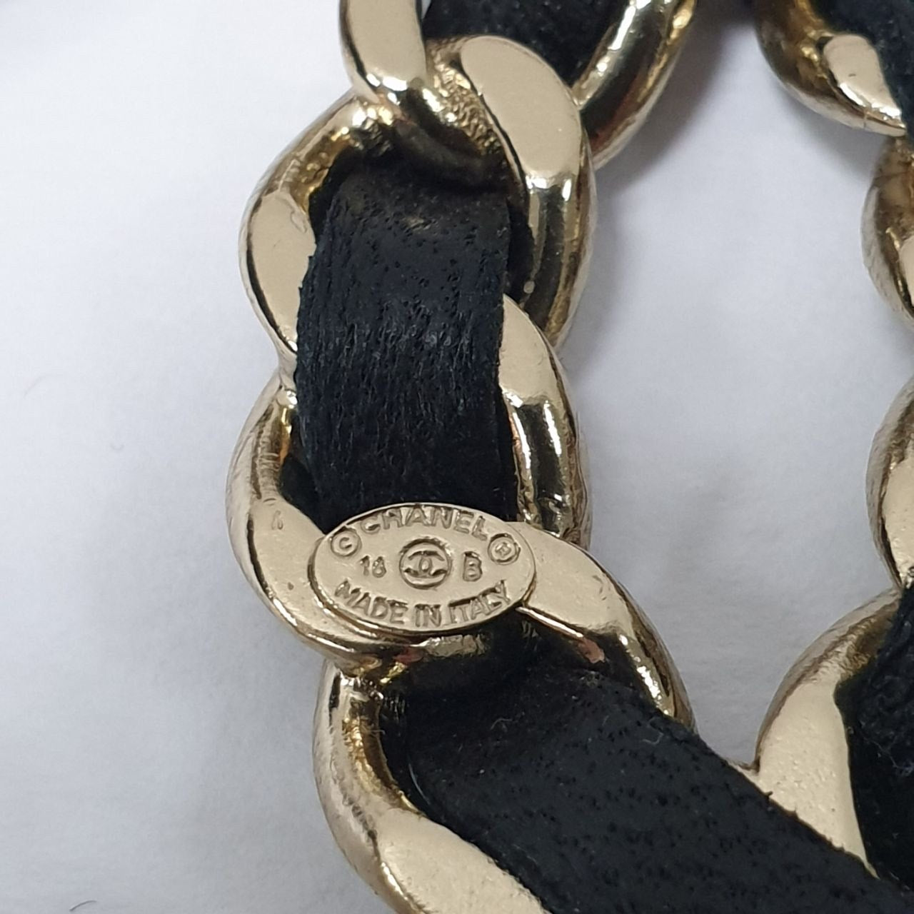 Chanel 18B CC Logo Champagne Gold Brooch Pre-owned