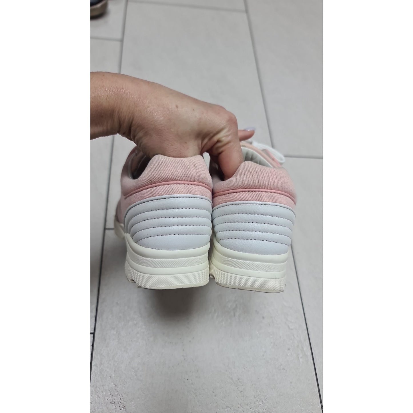 Chanel Pink Sporty Sneakers Sz.38 Pre-owned