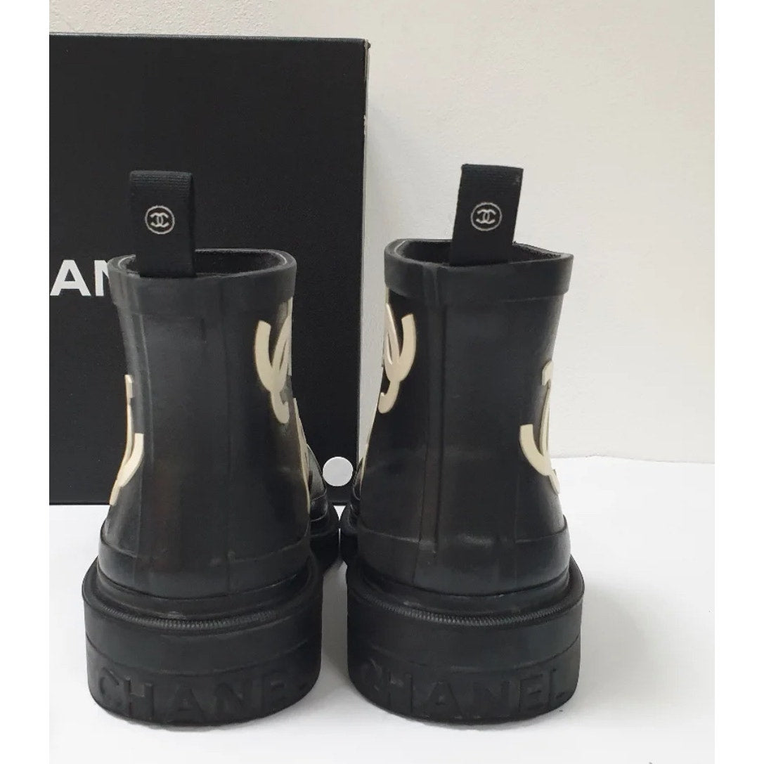 Chanel Black RubberInterlocking CC Logo  Rain Boots Sz 37 Pre-owned