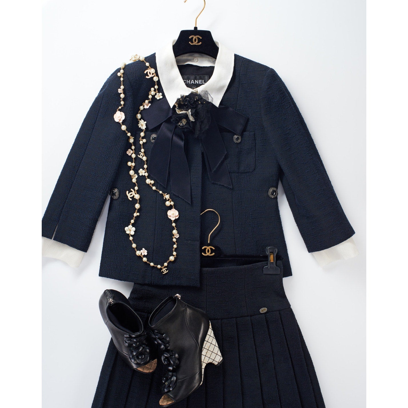 Chanel Spring 2010 Bow Skirt Jacket Suit Sz.36, Skirt Sz.38 Pre-owned