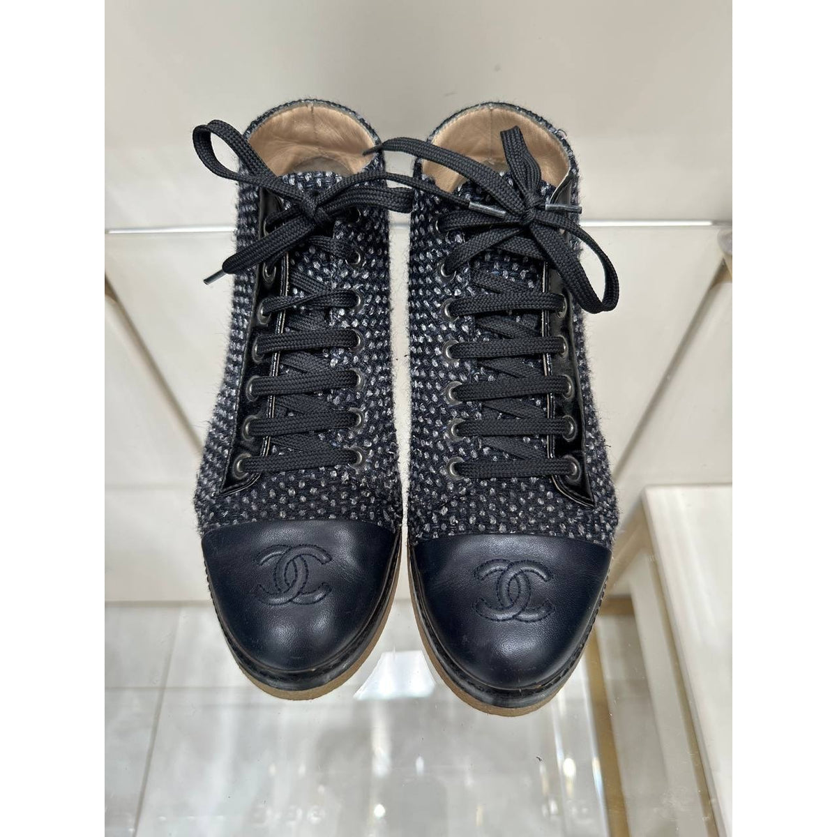 Chanel Tweed & Leather High-Top Sneaker Sz.36,5 Pre-owned