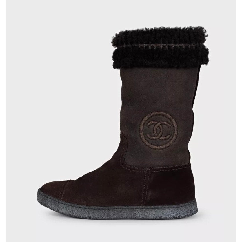 CHANEL Brown Suede Fur Lined Boots - EU 37 Pre-owned