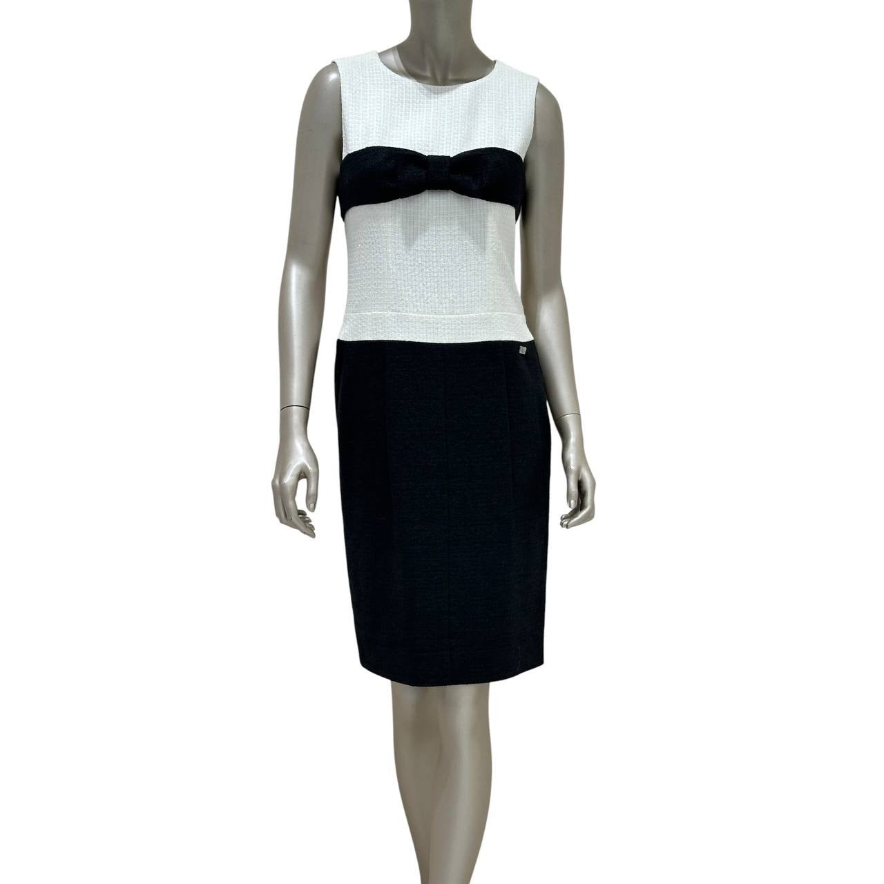 CHANEL S/S 2009 Black & White Tweed Bow Dress sz.38 Pre-owned