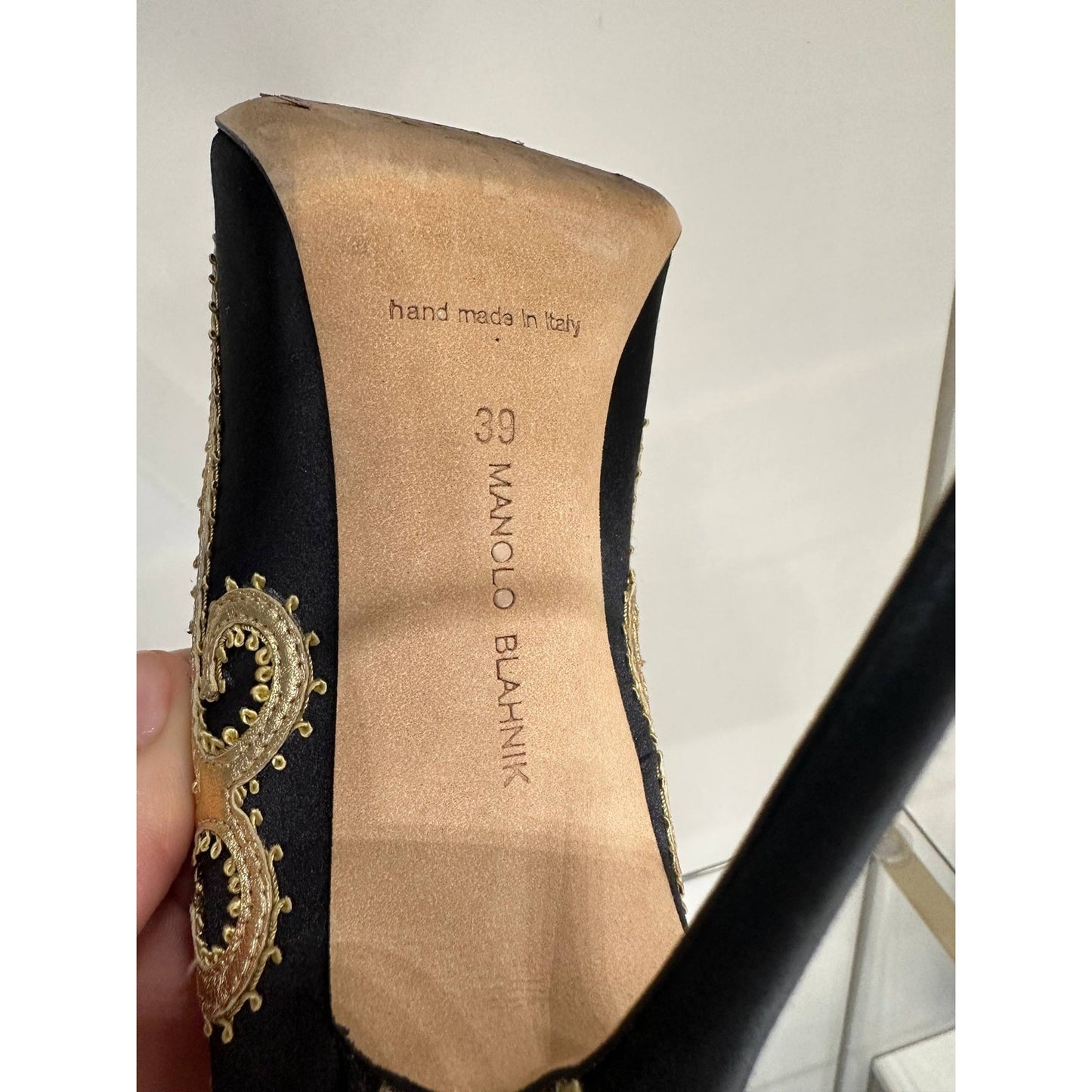 Manolo Blahnik Black & Gold Paisley Satin Pumps - Size 39 Pre-owned