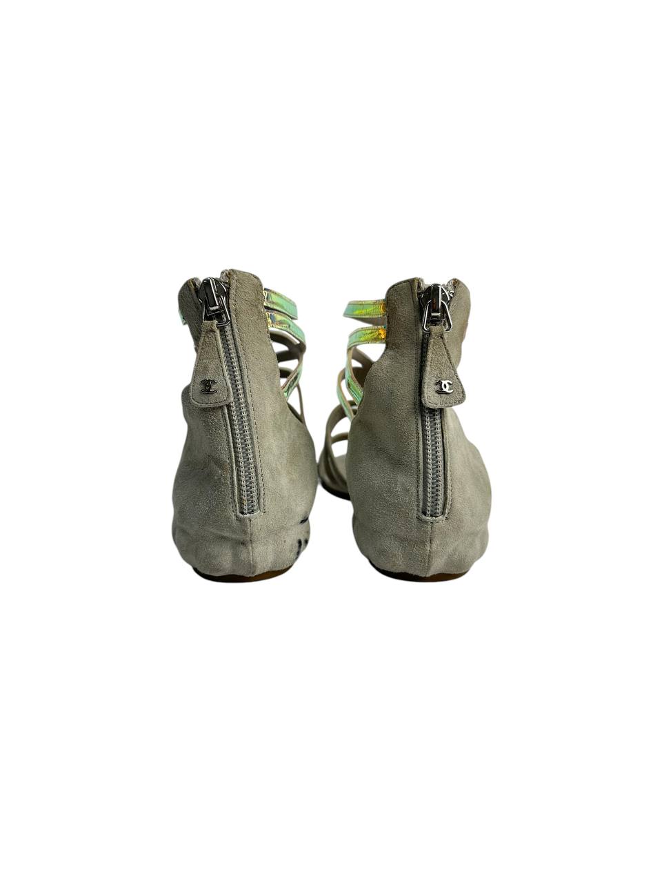 Suede Flat Sandals with Multicolor Glossy Straps