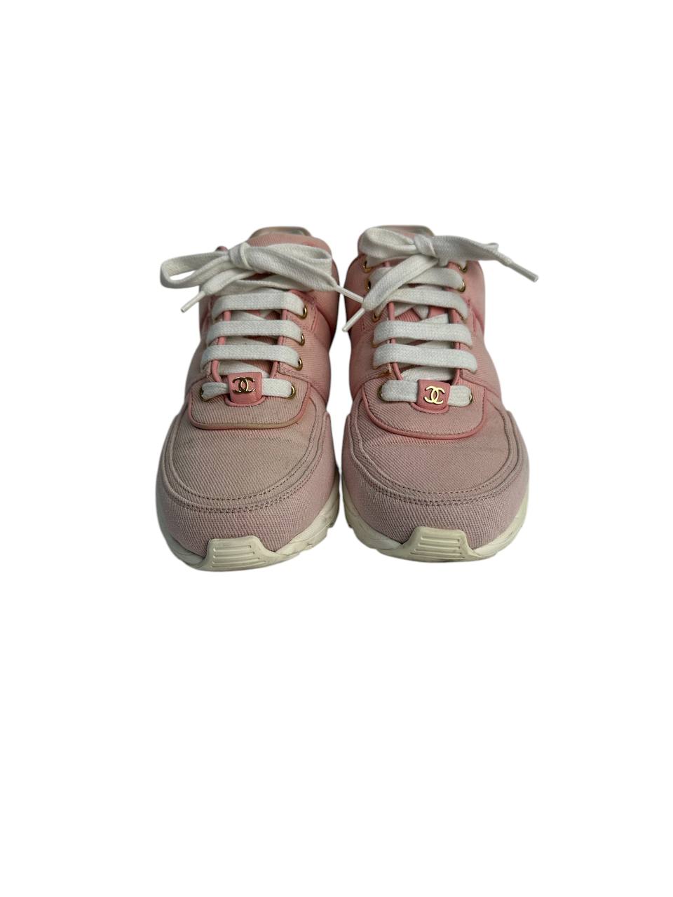 Pink sporty sneakers for everyday wear