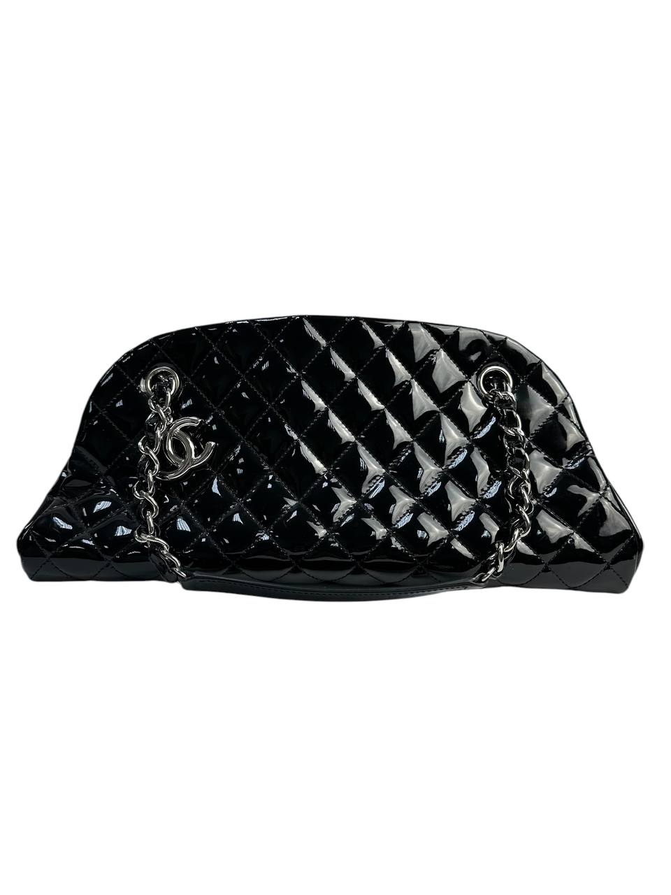 Patent leather bag with geometric focus