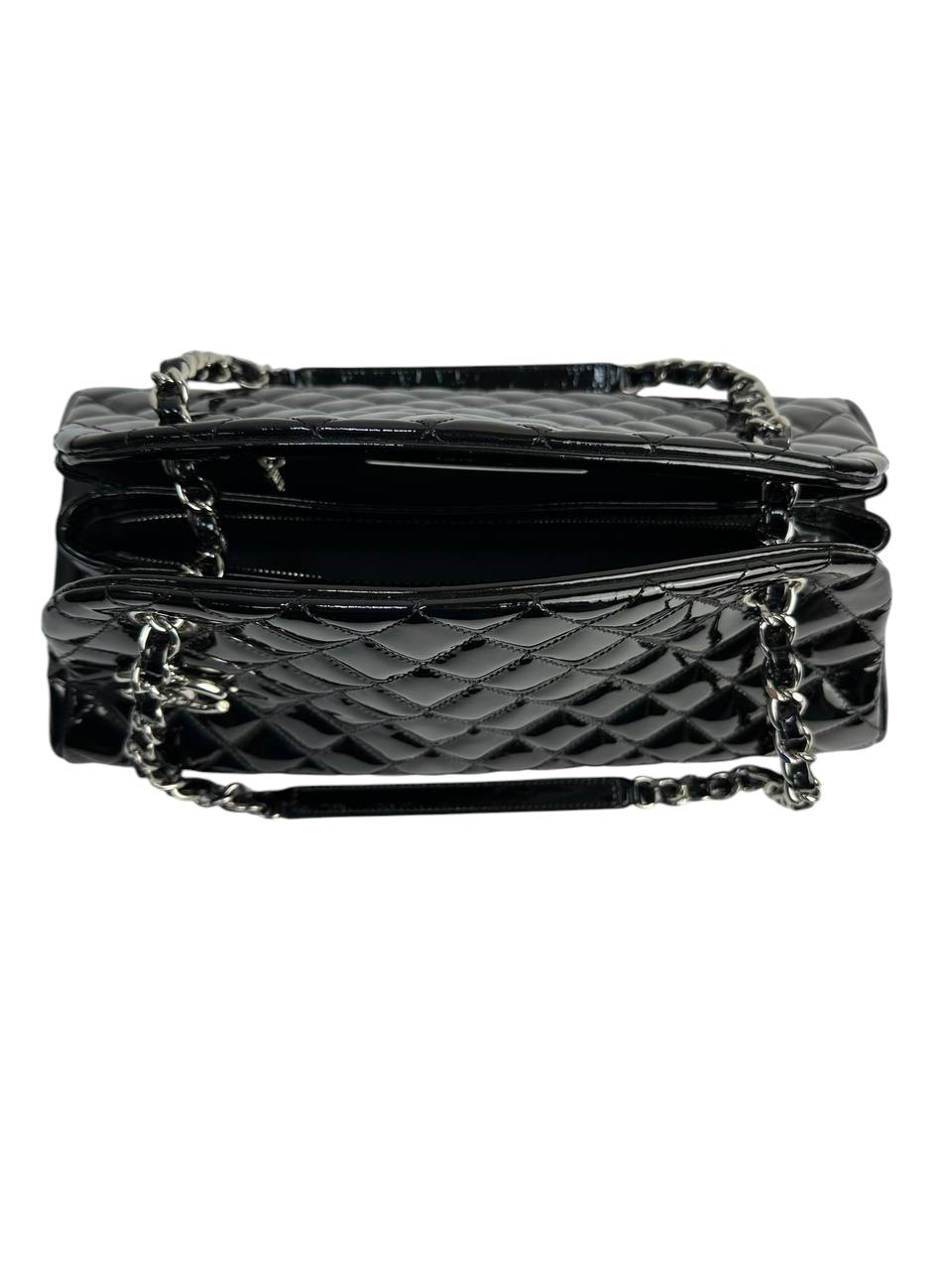 Patent leather bag with geometric focus