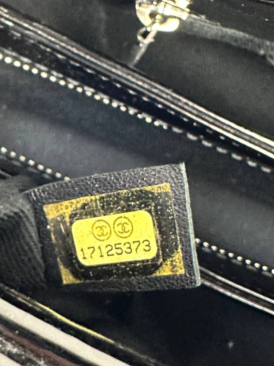 Patent leather bag with geometric focus