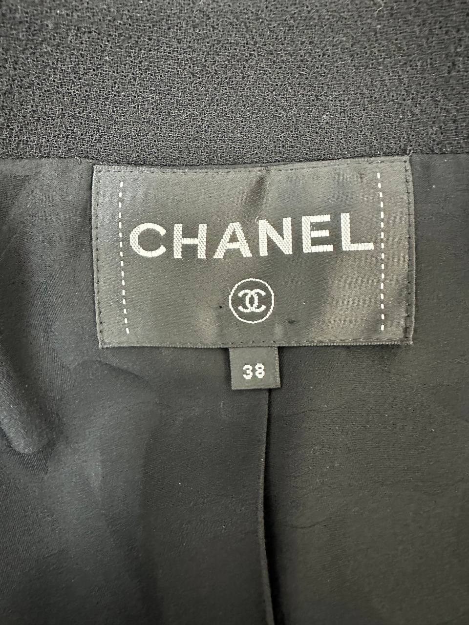 Structured jacket with gold-tone buttons