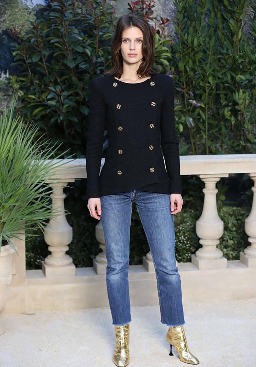 Structured jacket with gold-tone buttons