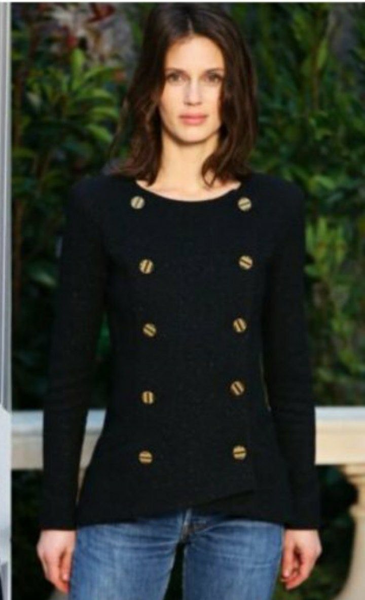 Structured jacket with gold-tone buttons