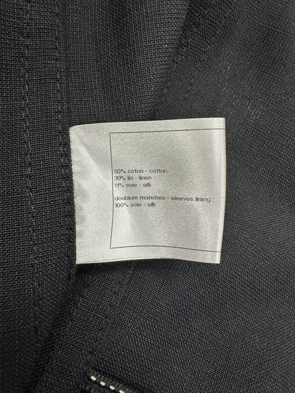 Minimalist silhouette with accent detailing